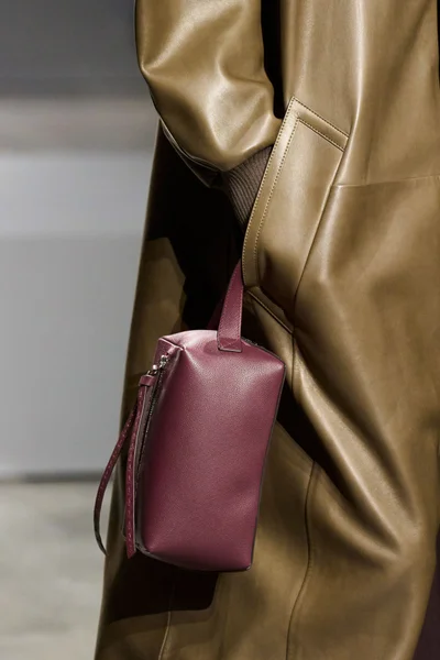 Look 16